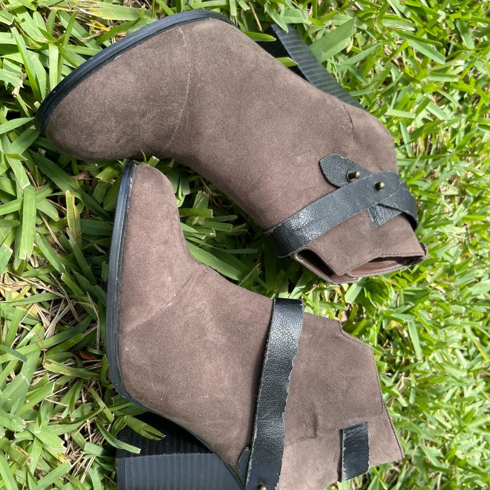 Brown booties - Picture 2 of 3